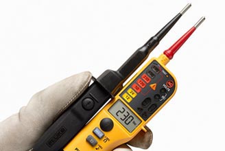 Fluke T130 Voltage/continuity tester with LCD, switchable load
